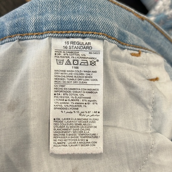 Women’s Old Navy semi fitted size 16 regular stretch denim blue jean shorts - Picture 5 of 5